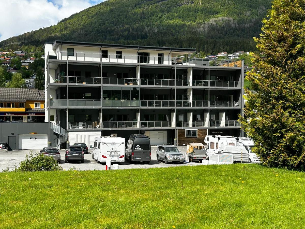 Stryn House - Hotel & Apartments Extérieur photo